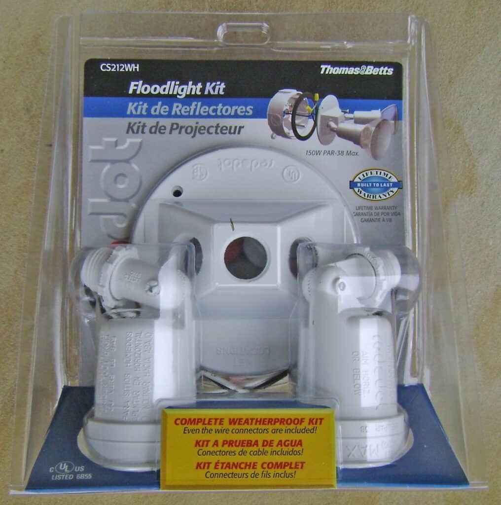 Thomas & Betts Weatherproof Floodlight Kit - CS212WH