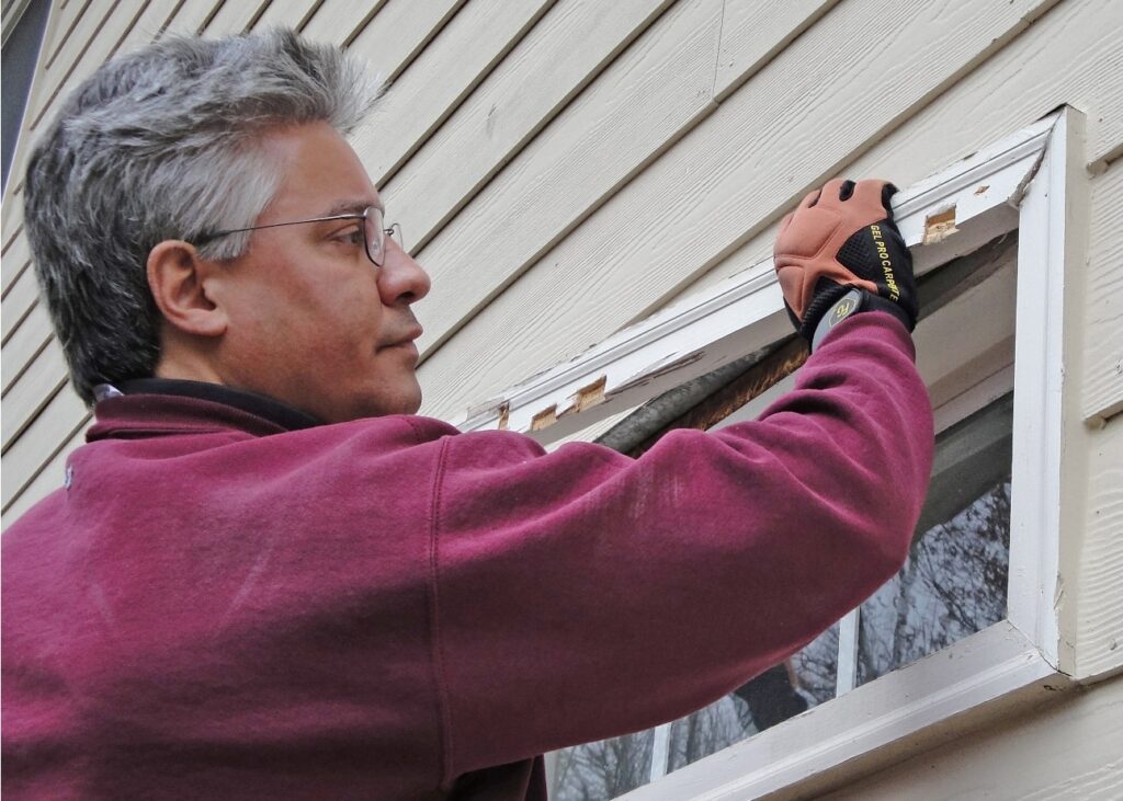 Window Repair: Removing the Rotted Window Casing