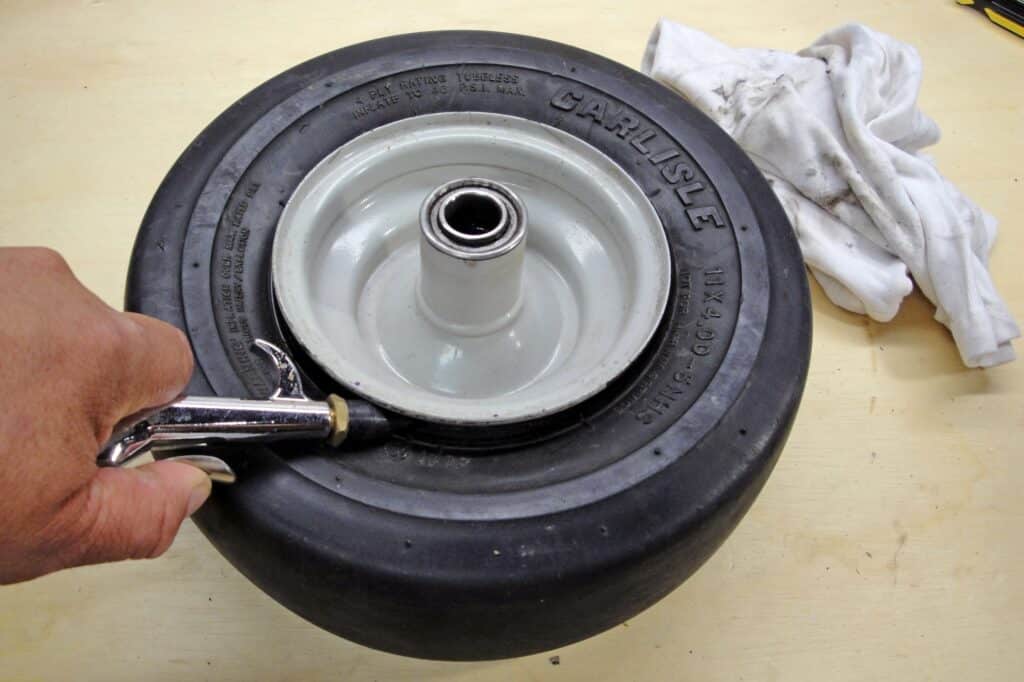 Clean the Tire Bead and Wheel Rim with Compressed Air
