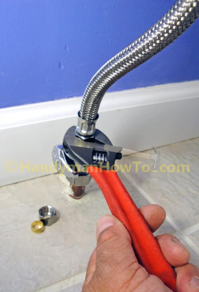 Water Stop Valve: Attach the Toilet Connector Hose