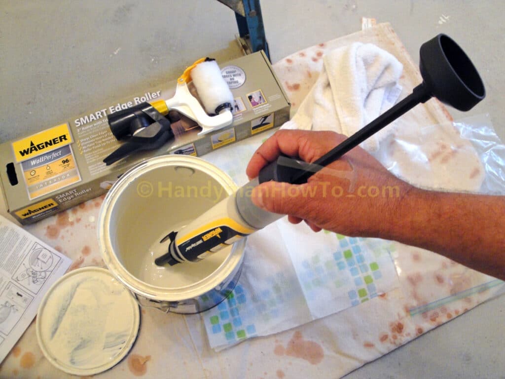 WAGNER SMART Edge Roller: Filling the Paint Reservoir Tube